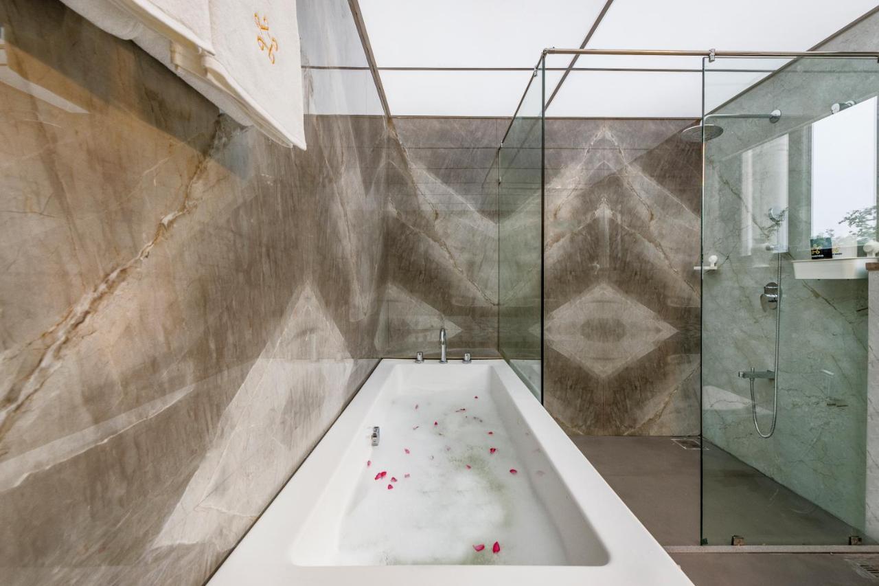 Saffronstays Mayfair Gardens 4 Bedroom Petfriendly Pool Villa アリバグ エクステリア 写真