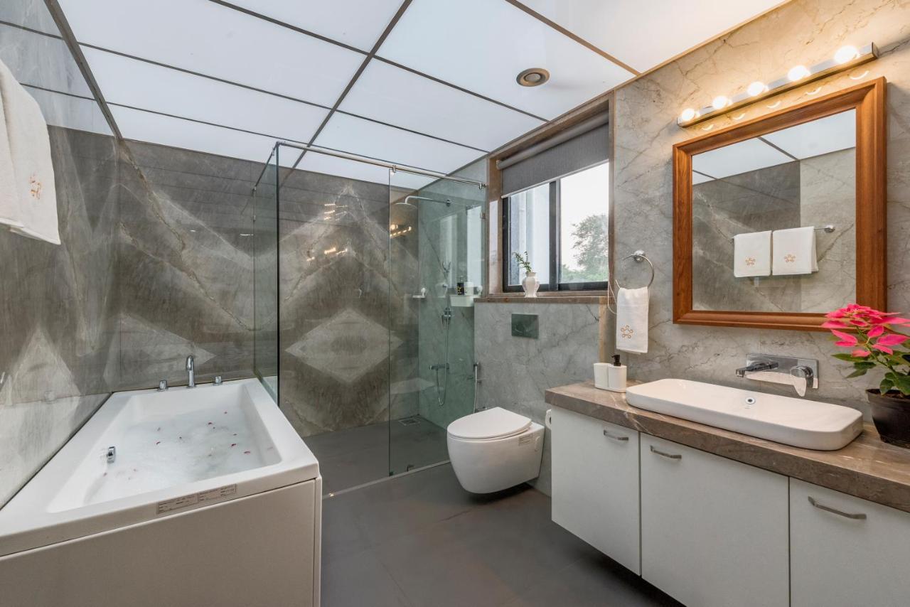 Saffronstays Mayfair Gardens 4 Bedroom Petfriendly Pool Villa アリバグ エクステリア 写真