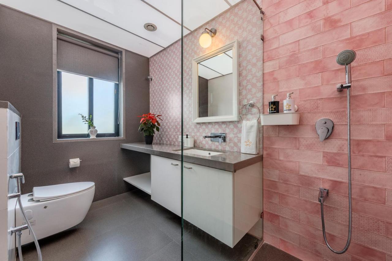 Saffronstays Mayfair Gardens 4 Bedroom Petfriendly Pool Villa アリバグ エクステリア 写真